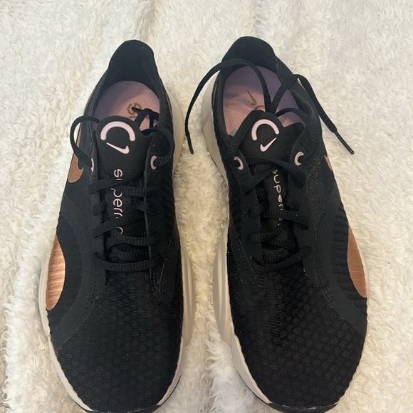 Nike Running Shoes Women - Picture 2 of 3